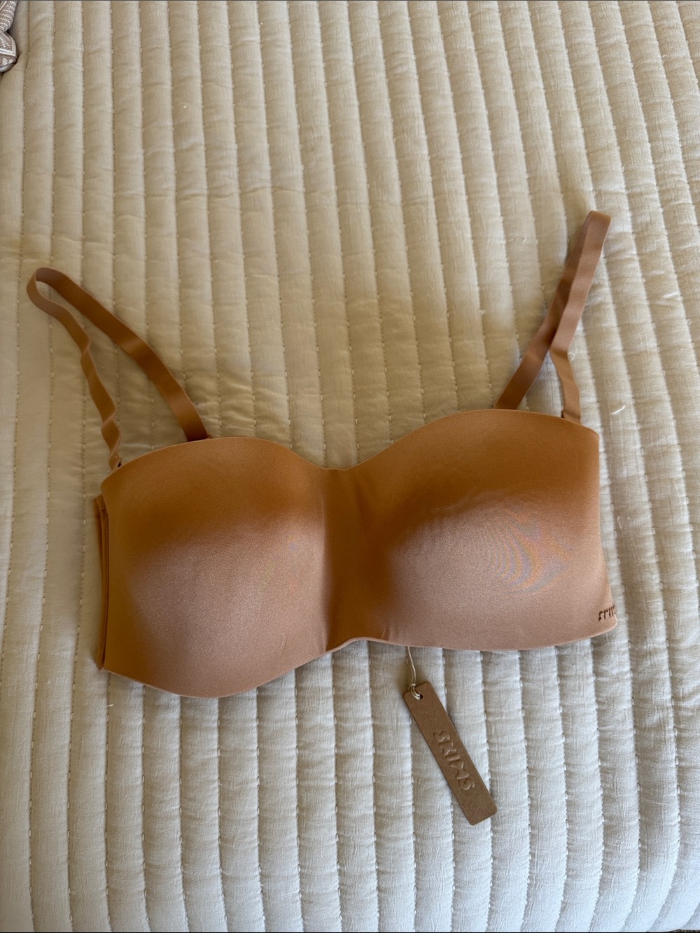 SKIMS Strapless Convertible Bra in Tan